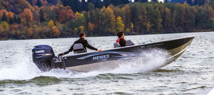 outboard center console boat / sport-fishing / 4-person max.