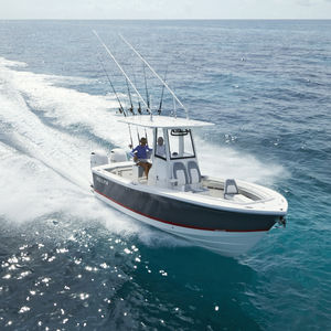 outboard center console boat