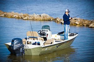 Outboard jon boat - 2170 Blackhawk - War Eagle - center console / side ...