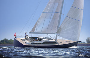 cruising sailing yacht