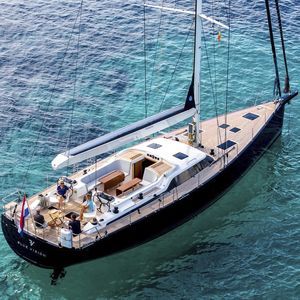 cruising sailing yacht