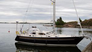 cruising sailboat 1