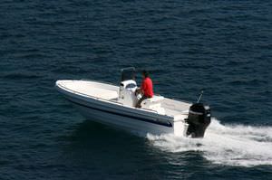 outboard center console boat