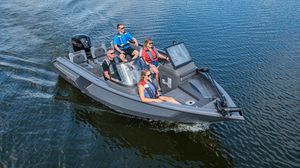 outboard bay boat