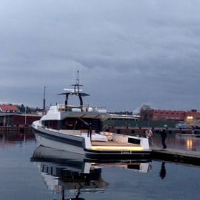 cruising motor yacht