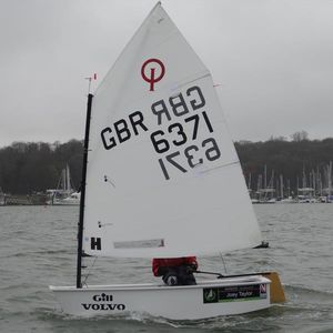 single-handed sailing dinghy