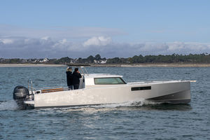 outboard express cruiser