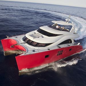 power catamaran motor yacht / cruising / high-speed / flybridge
