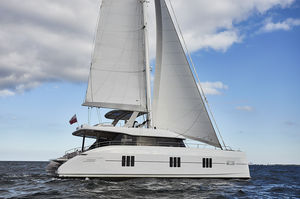 catamaran / charter / open transom / flybridge