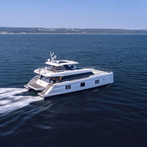 cruising motor yacht