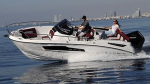 outboard center console boat