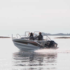 outboard runabout