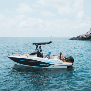 outboard center console boat