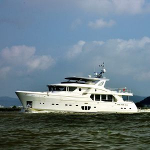 expedition motor yacht 1