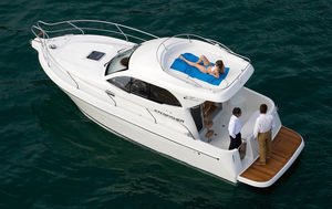 inboard cabin cruiser