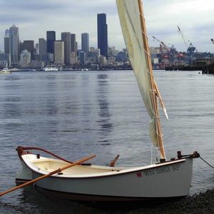 single-handed sailing dinghy