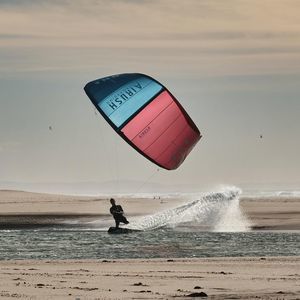 hybrid kitesurf kite