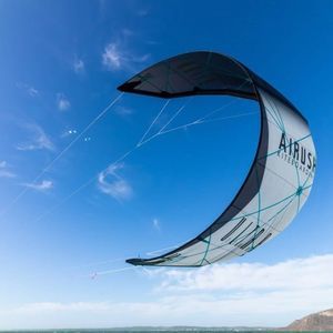 C-shape kitesurf kite