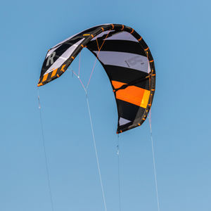 C-shape kitesurf kite