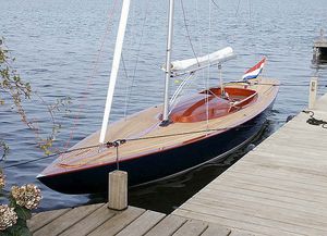 one-design sailboat