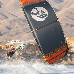 C-shape kitesurf kite