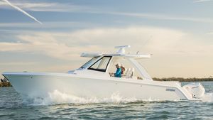 outboard center console boat