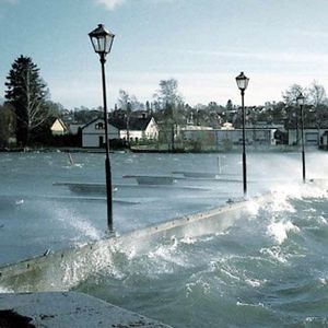 floating breakwater