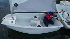 single-handed sailing dinghy