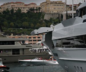 yacht door / side-hinged / hydraulic