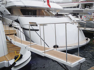yacht gangway / telescopic / retractable / rotating