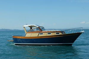 inboard express cruiser