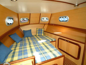 inboard cabin cruiser
