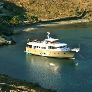 cruising motor yacht