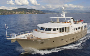 cruising motor yacht / classic / flybridge / wheelhouse