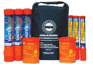 offshore distress kit for boats (hand-held flares and smoke signals, rockets)