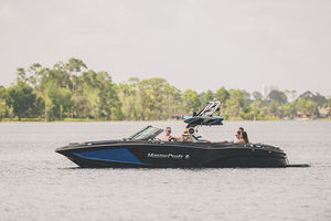 inboard deck boat / dual-console / wakeboard / wakesurf