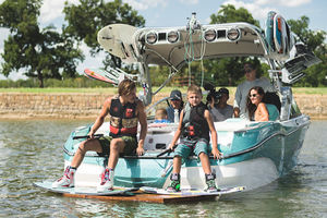 inboard deck boat / dual-console / wakeboard / ski