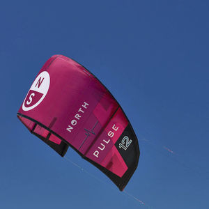 C-shape kitesurf kite