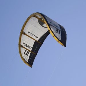 C-shape kitesurf kite