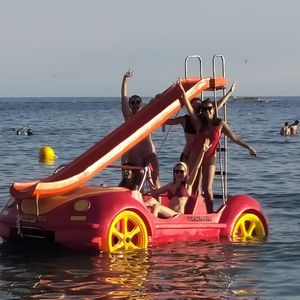 4-person pedal boat
