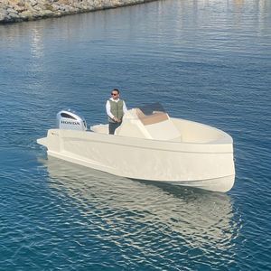 outboard cabin cruiser