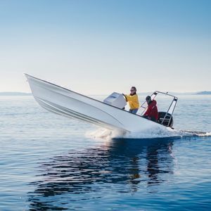 outboard center console boat