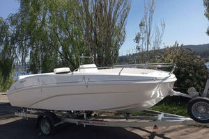 outboard center console boat