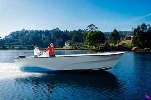 outboard center console boat