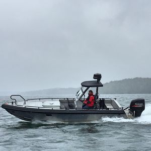 outboard center console boat