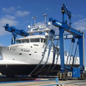 remotely controlled travel lift 1