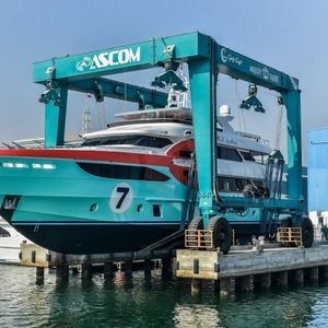 remotely controlled travel lift 1