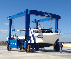 remotely controlled travel lift