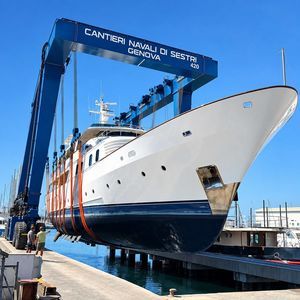 remotely controlled travel lift 1