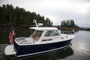 inboard cabin cruiser